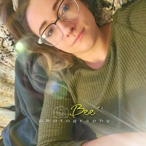 Meet your Posher, creator, and journalist 🐝📸